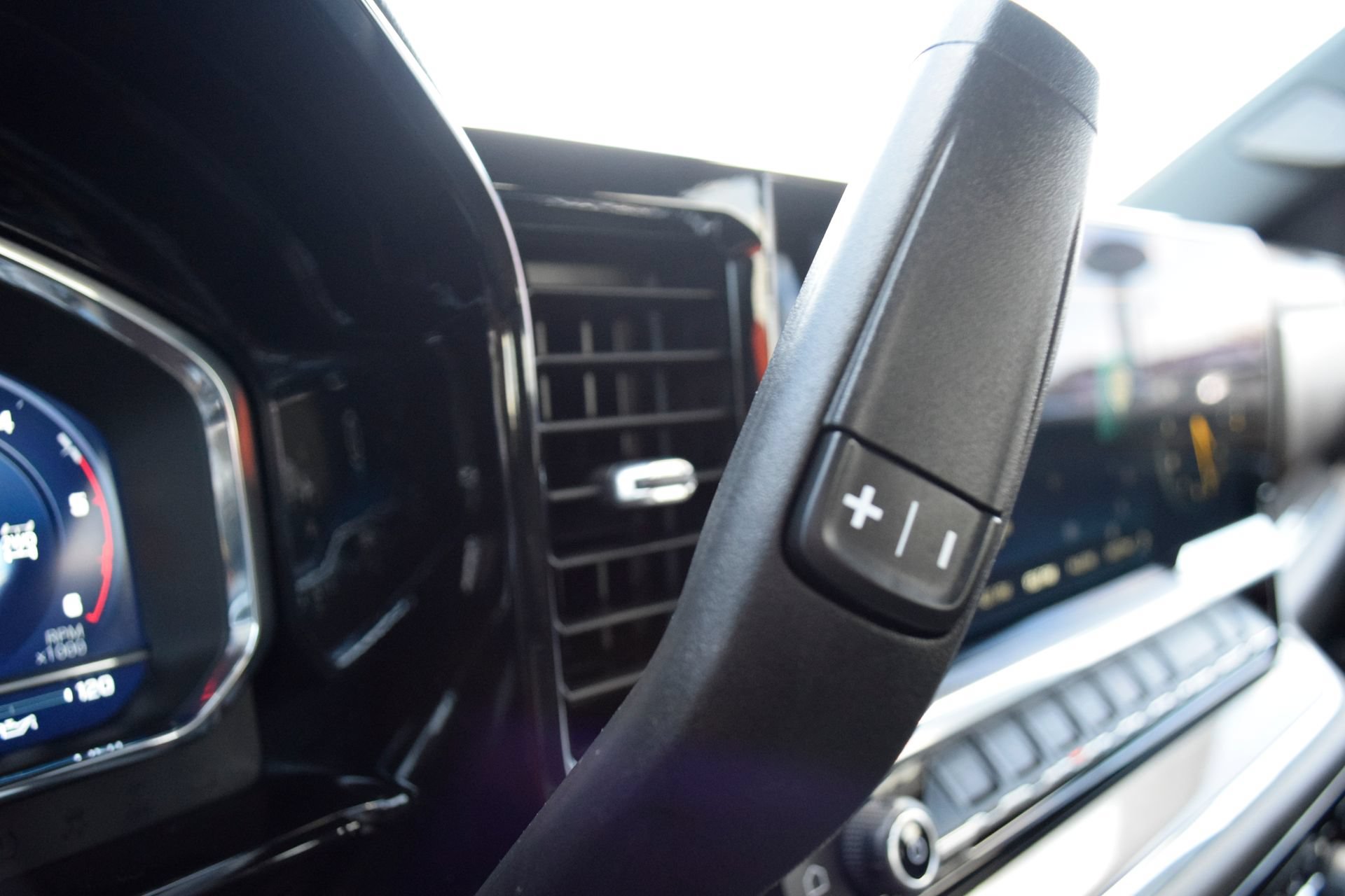 Used 2024 Chevrolet Silverado 2500 High Country w/ Midnight Edition AWD/4WD image 13