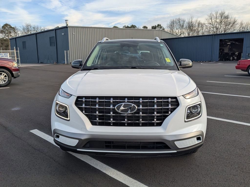 Used 2025 Hyundai Venue Limited image 9
