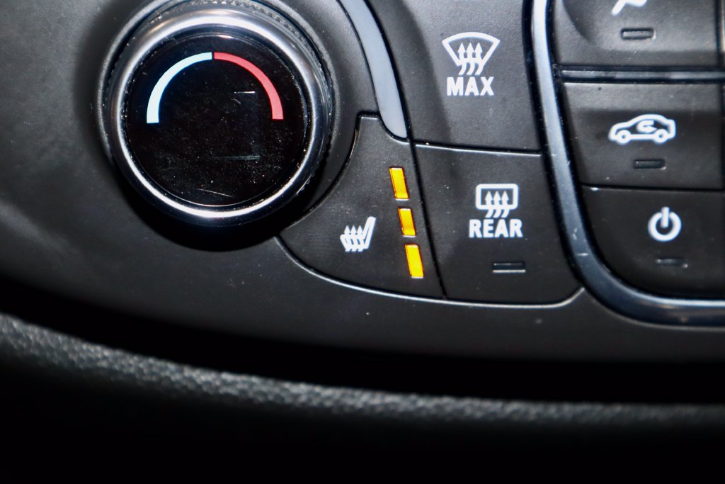 Used 2021 Chevrolet Traverse LT FWD image 4