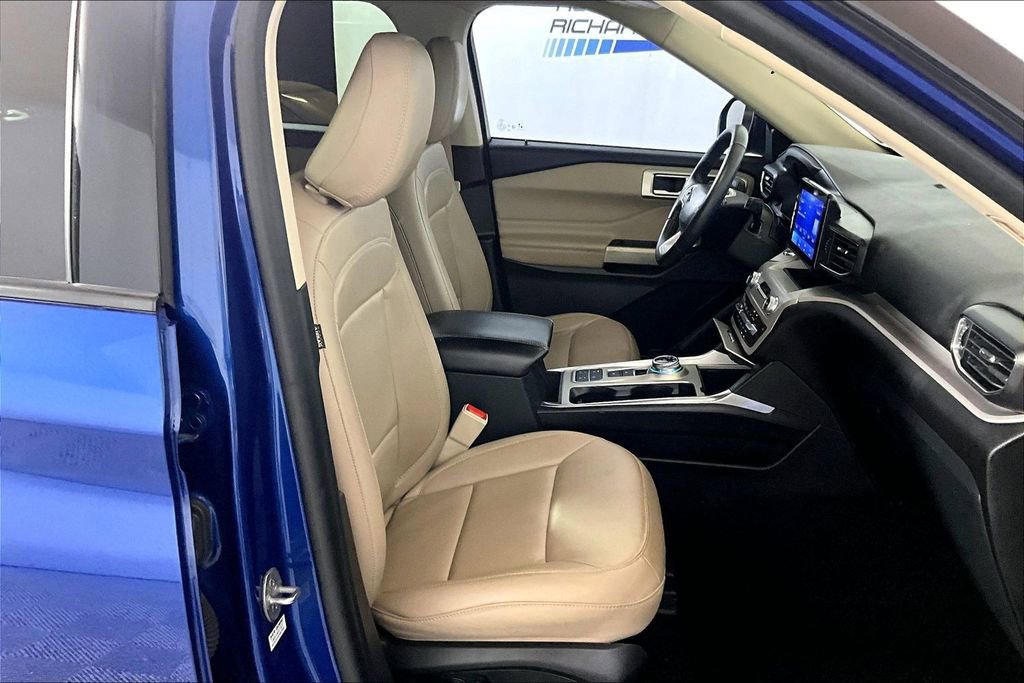 Certified 2023 Ford Explorer XLT w/ Equipment Group 202A RWD image 6