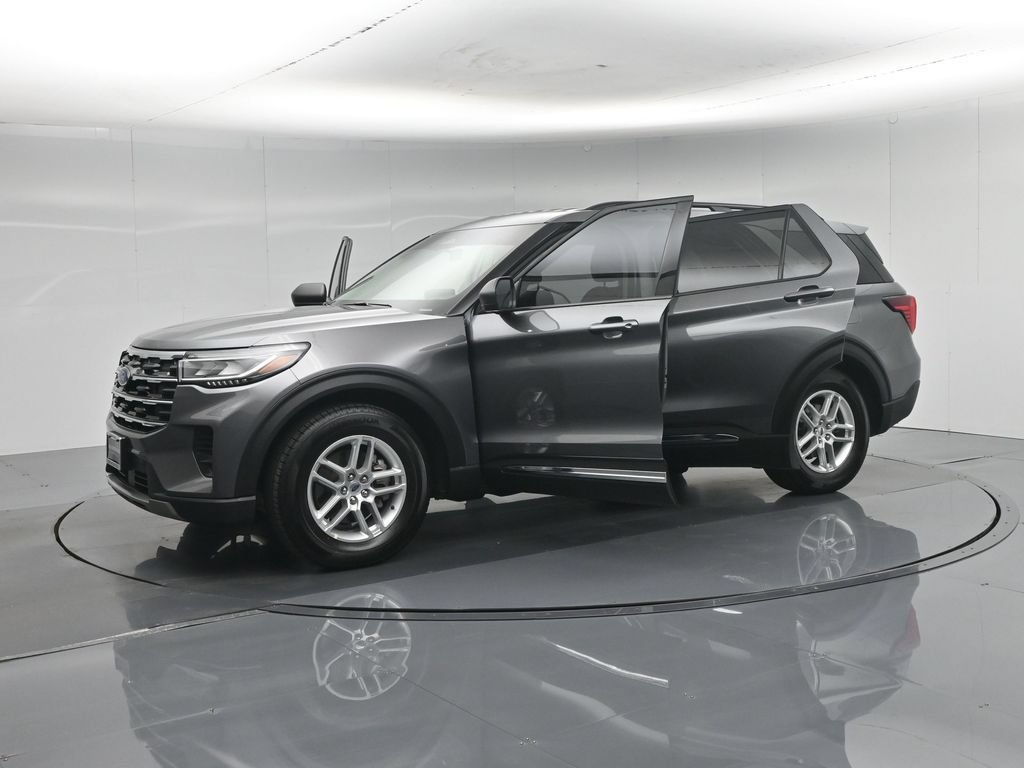 Certified 2025 Ford Explorer Active RWD image 6