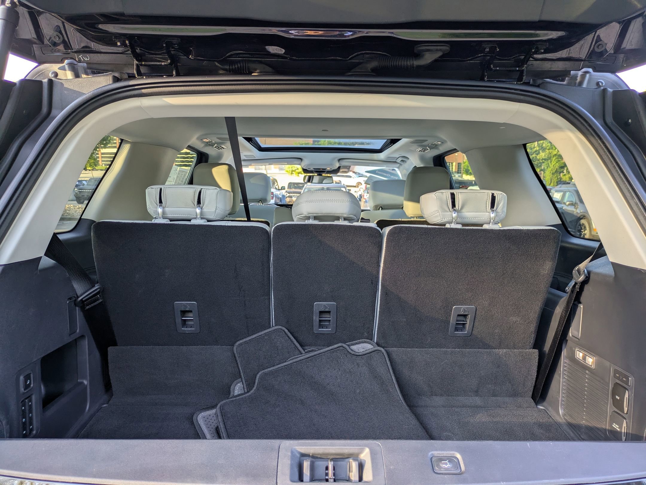Certified 2025 Ford Expedition Platinum w/ Platinum Ultimate Package AWD/4WD image 33