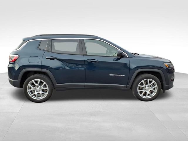 Used 2024 Jeep Compass Latitude image 16