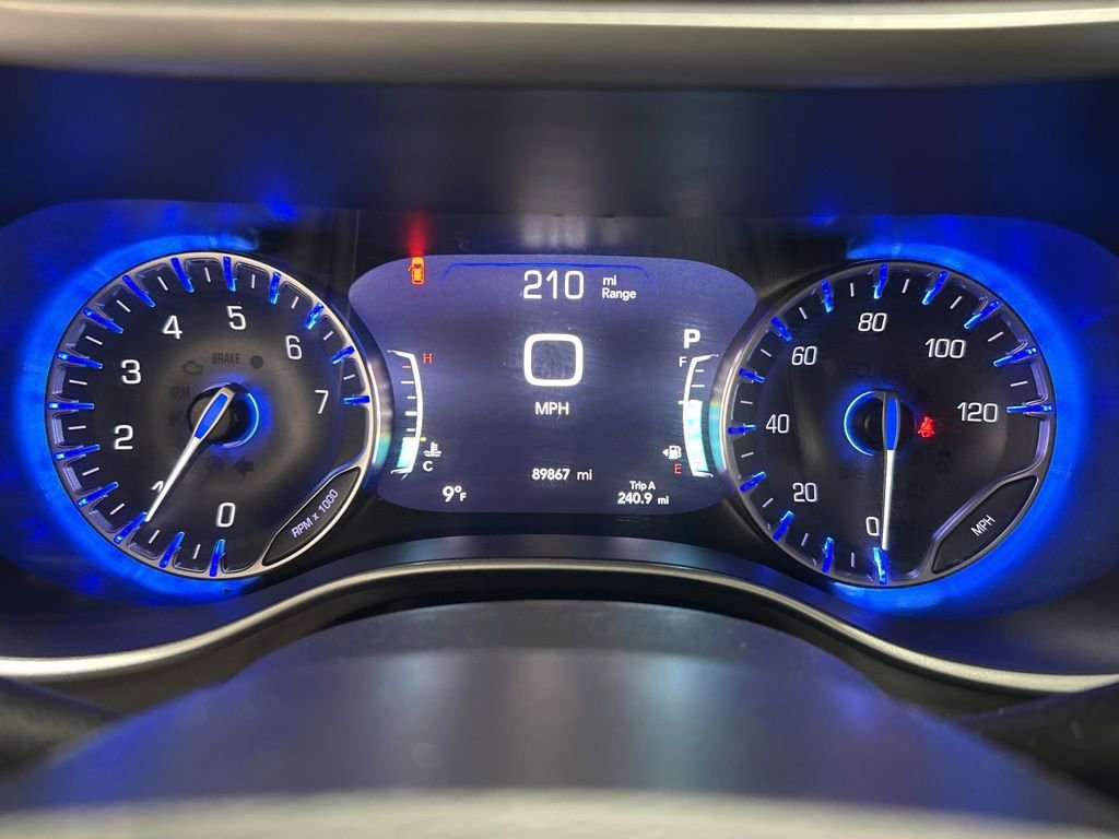 Used 2022 Chrysler Pacifica Touring-L image 16