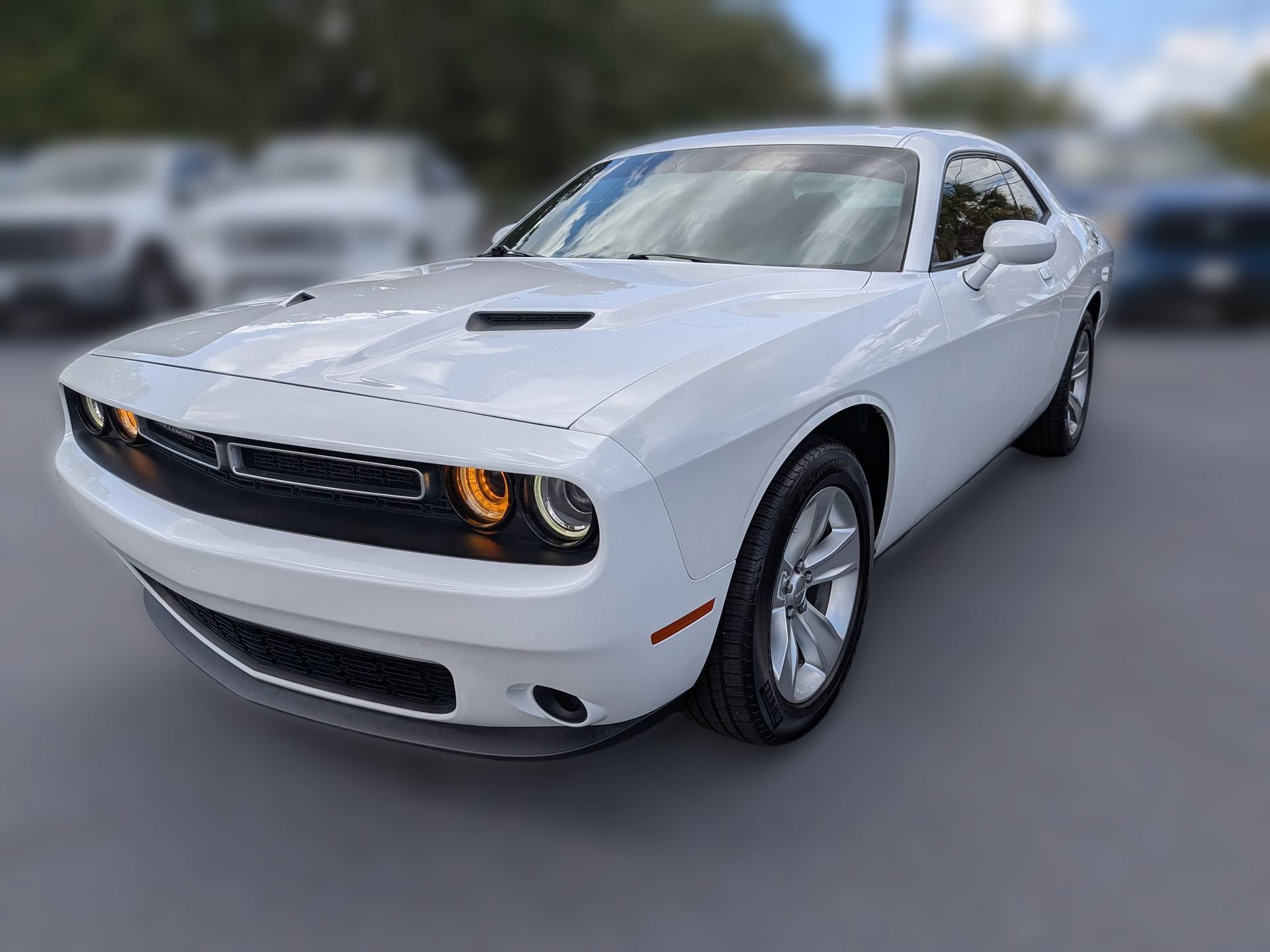 Used 2022 Dodge Challenger SXT RWD image 9
