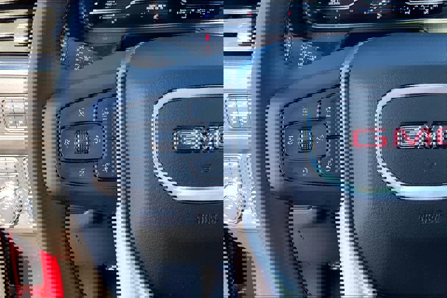 Used 2024 GMC Yukon SLT w/ SLT Premium Package image 24