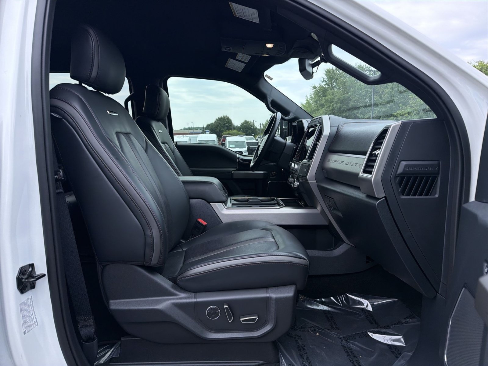 Certified 2022 Ford F450 Platinum w/ FX4 Off-Road Package AWD/4WD image 27