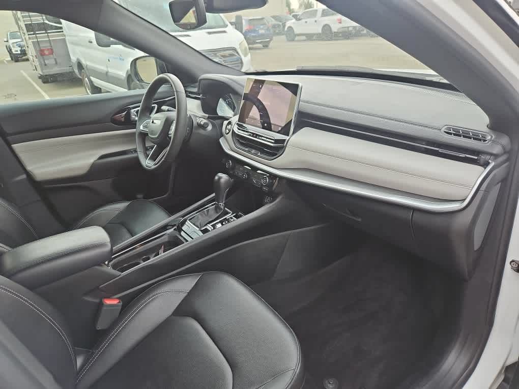 Used 2025 Jeep Compass Limited AWD/4WD image 13