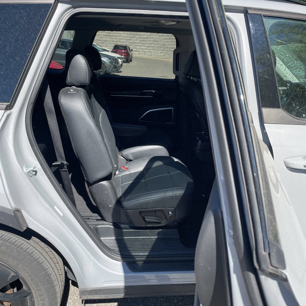 Used 2022 Kia Telluride EX w/ EX Premium Package AWD/4WD image 15