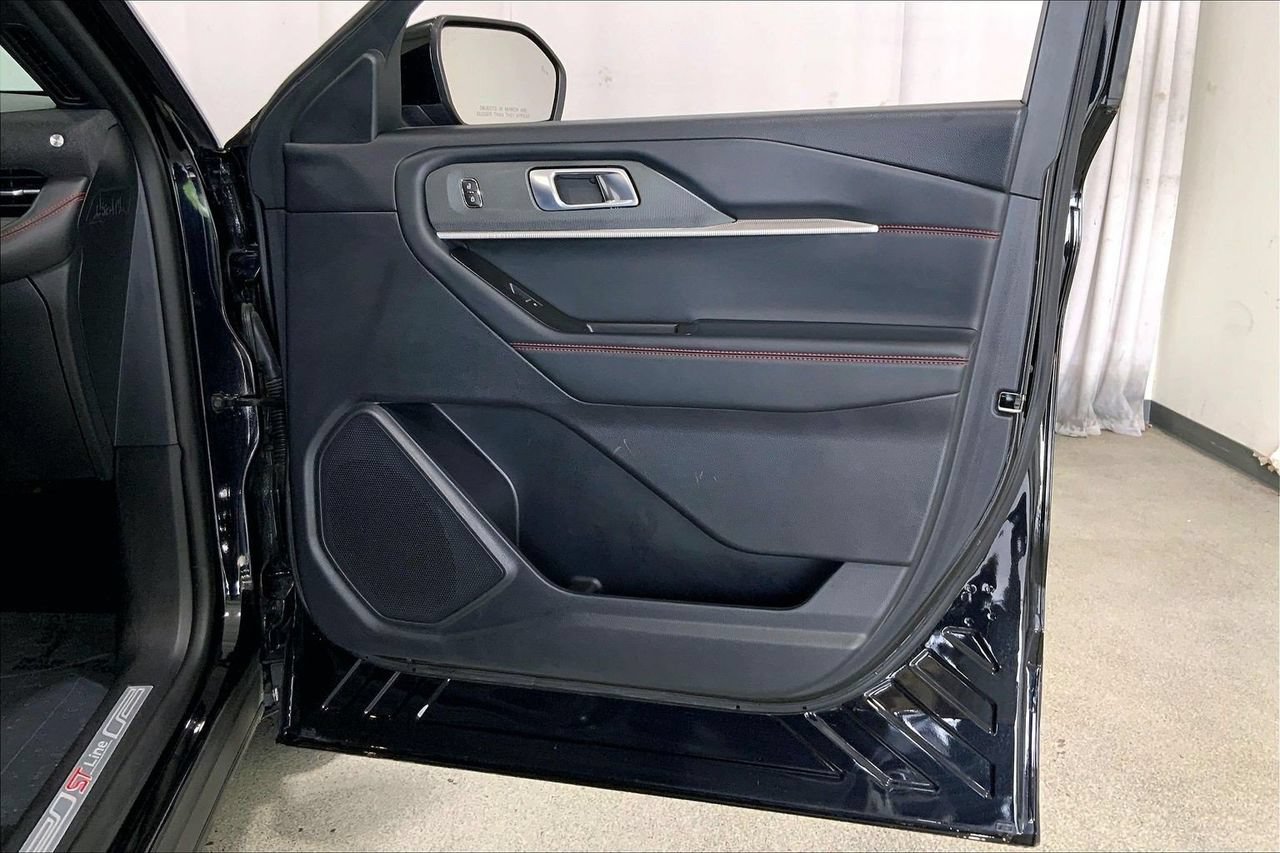Certified 2025 Ford Explorer ST-Line AWD/4WD image 26