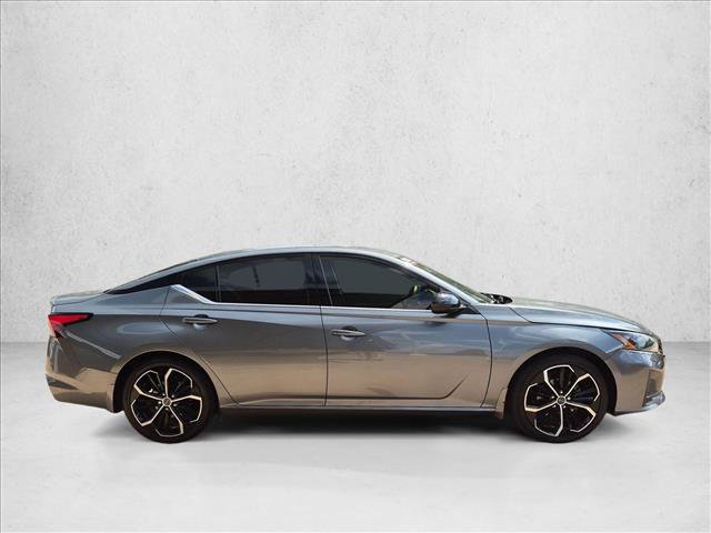 Used 2023 Nissan Altima 2.5 SR w/ SR Premium Package FWD image 4