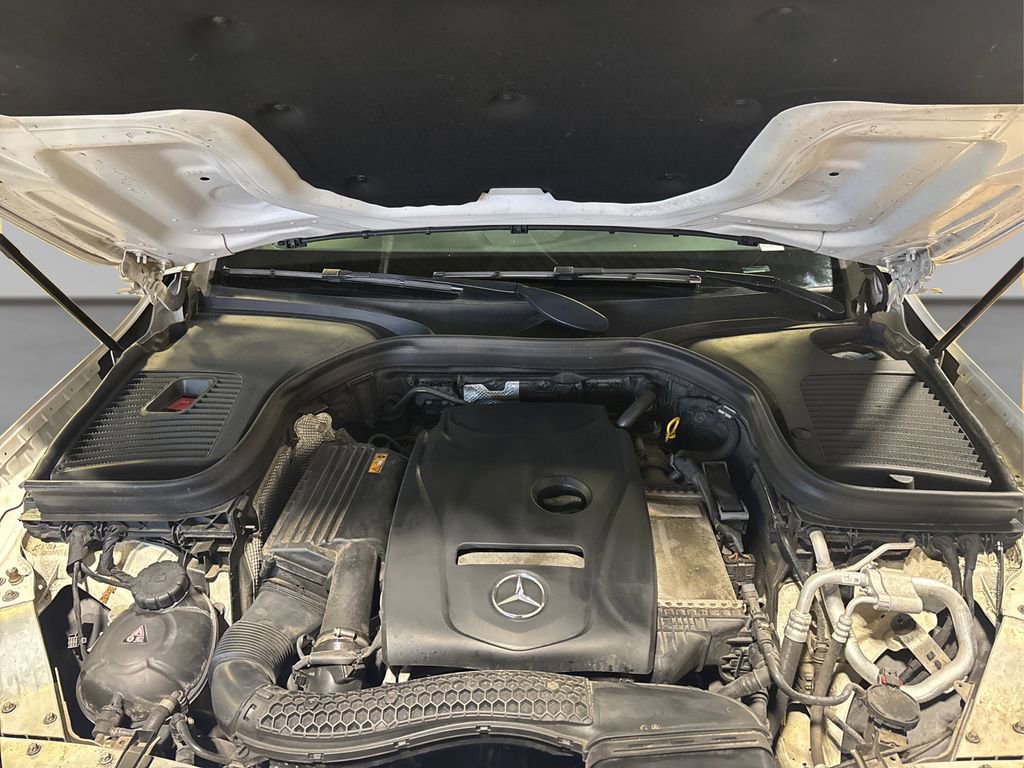 Used 2019 Mercedes-Benz GLC 300 4MATIC image 17