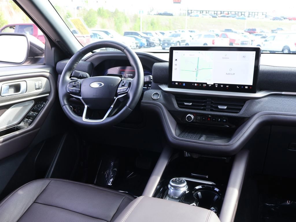 Certified 2025 Ford Explorer Platinum w/ LUX Leather Package image 15