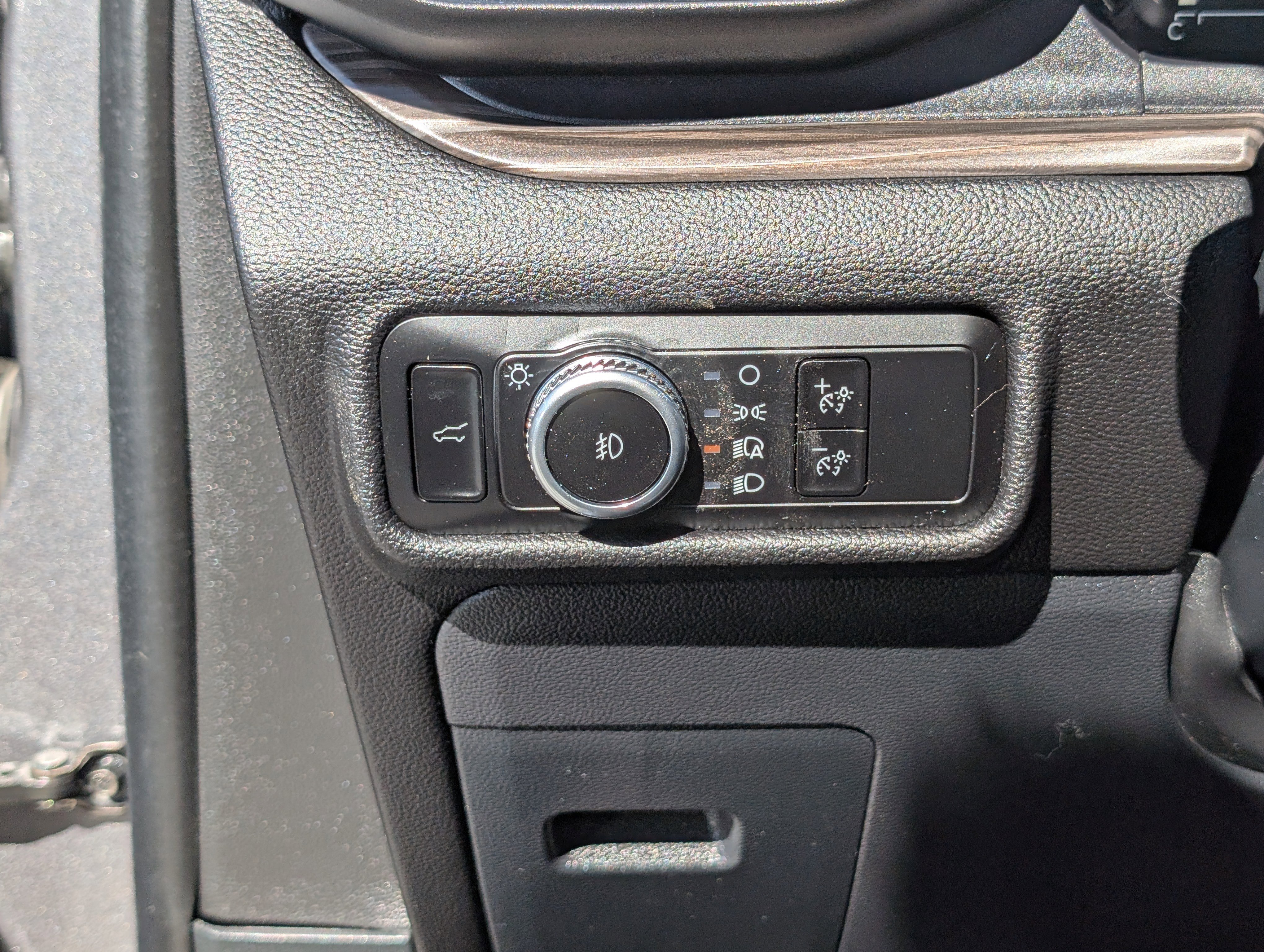 Certified 2022 Ford Explorer Limited w/ Limited Technology Package AWD/4WD image 25
