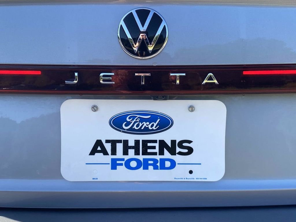 Used 2025 Volkswagen Jetta SE FWD image 5