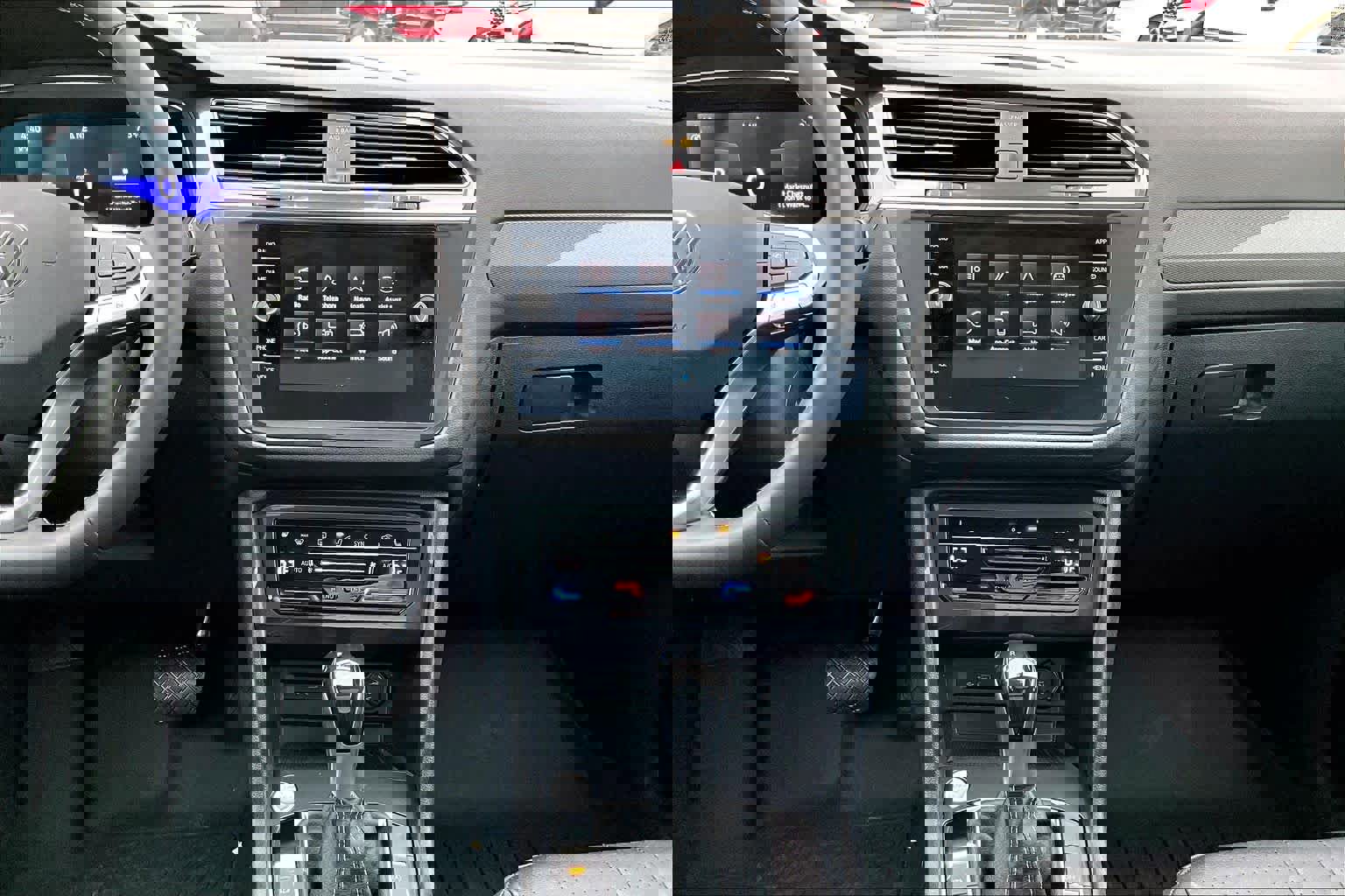 Used 2022 Volkswagen Tiguan SE image 9