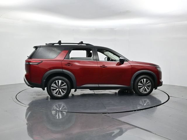 Used 2022 Nissan Pathfinder SL AWD/4WD image 2