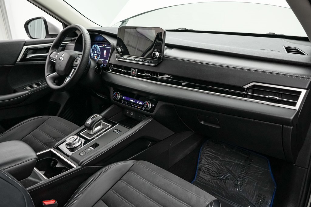 Used 2024 Mitsubishi Outlander SE image 27