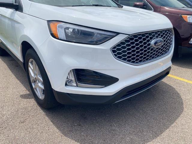 Certified 2024 Ford Edge SEL w/ Convenience Package AWD/4WD image 3
