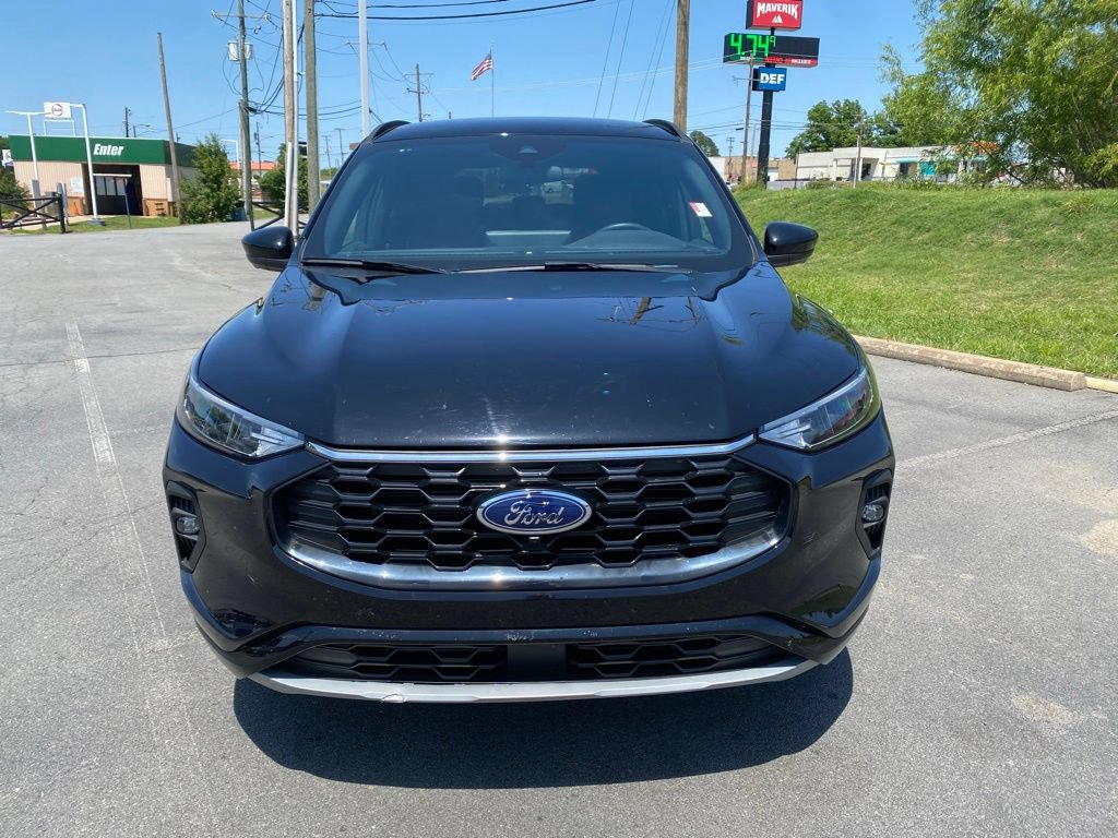 Certified 2023 Ford Escape ST-Line Select w/ Tech Pack #2 AWD/4WD image 2