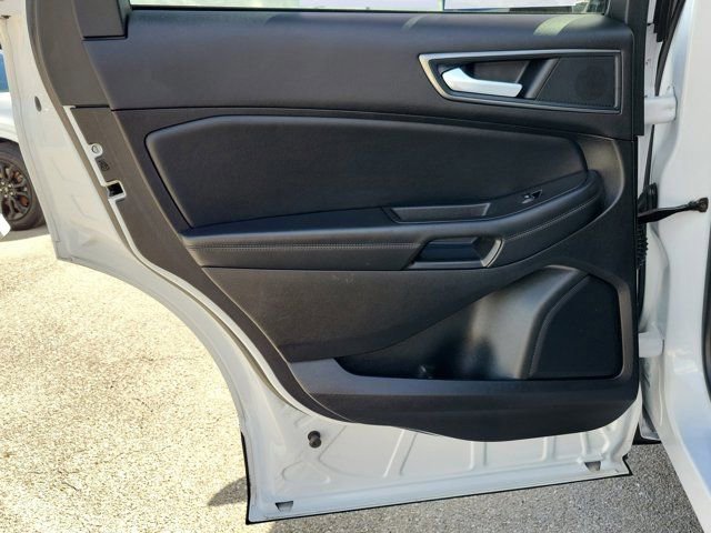 Certified 2024 Ford Edge SE w/ Black Appearance Package image 12