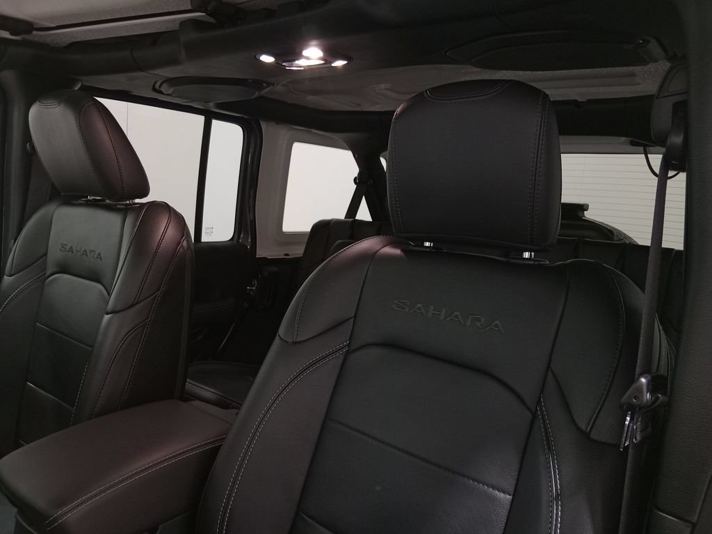Used 2022 Jeep Wrangler Unlimited Sahara w/ Cold Weather Group AWD/4WD image 16