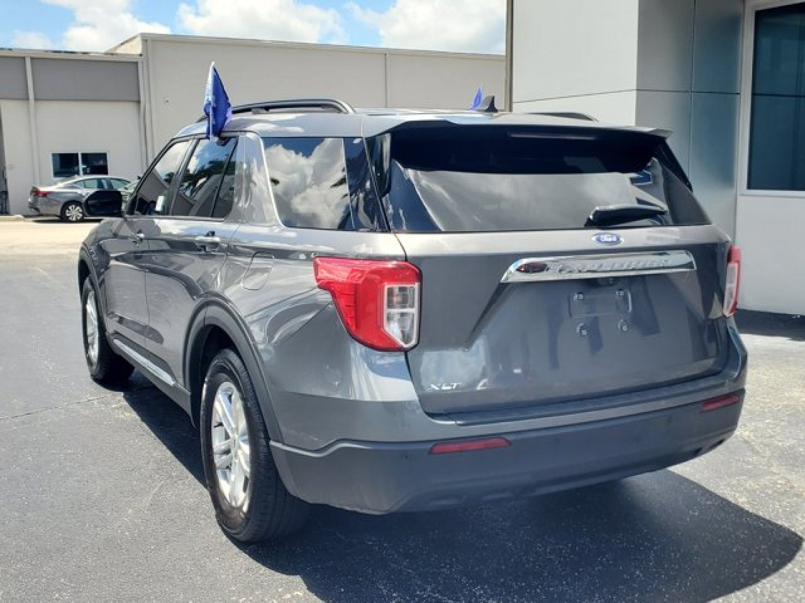 Certified 2023 Ford Explorer XLT RWD image 5