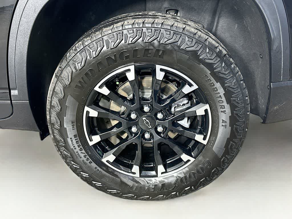 Used 2025 Chevrolet Traverse Z71 AWD/4WD image 8
