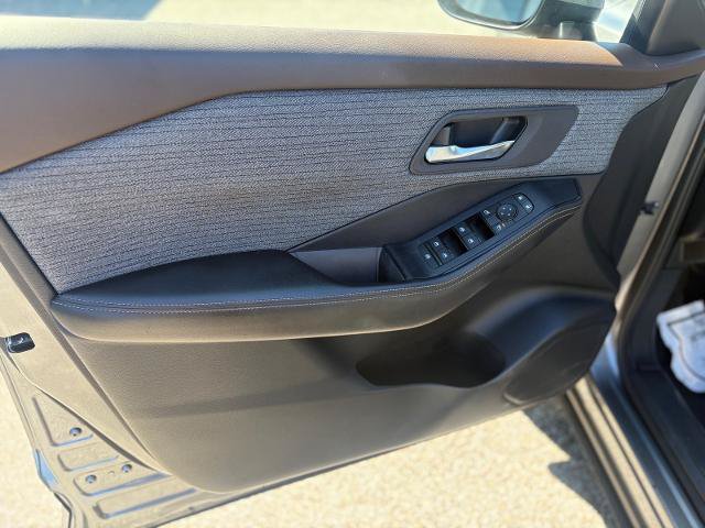 Used 2023 Nissan Rogue SV AWD/4WD image 10