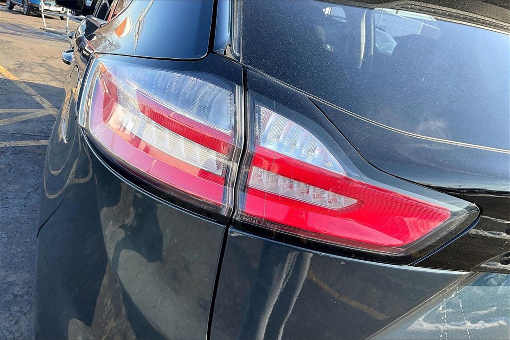 Certified 2022 Ford Edge SE w/ Black Appearance Package image 27
