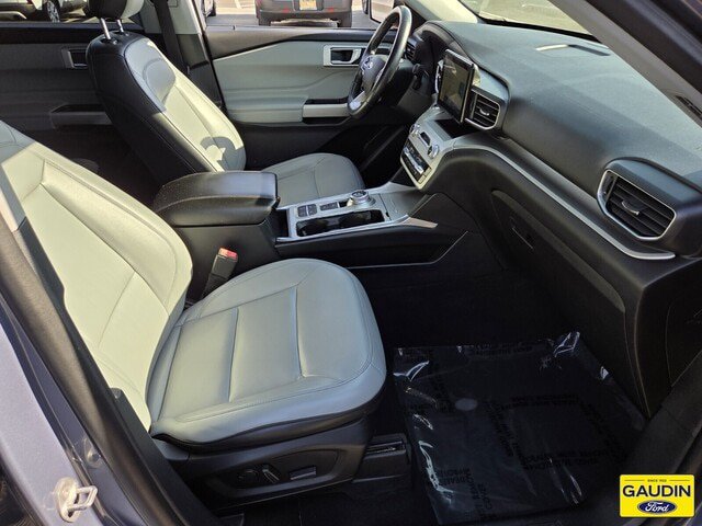 Certified 2021 Ford Explorer XLT w/ Equipment Group 202A RWD image 17