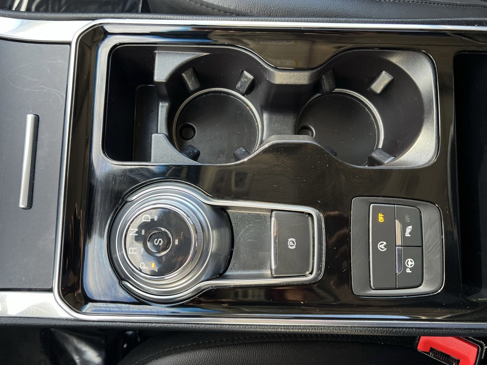 Certified 2019 Ford Edge Titanium w/ Equipment Group 301A image 22