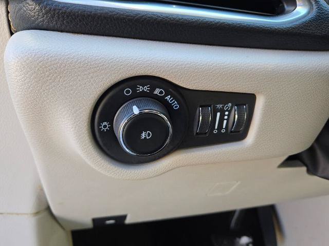Used 2024 Chrysler Pacifica Limited FWD image 27