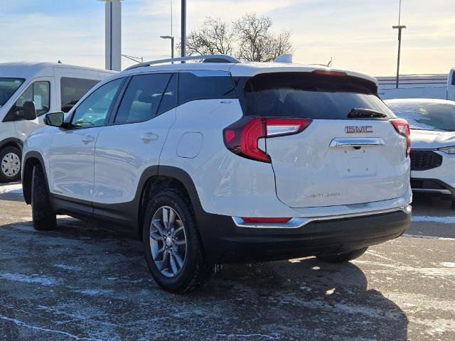 Used 2023 GMC Terrain SLT image 3