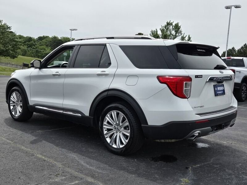 Certified 2023 Ford Explorer Limited w/ Limited Technology Package RWD image 5