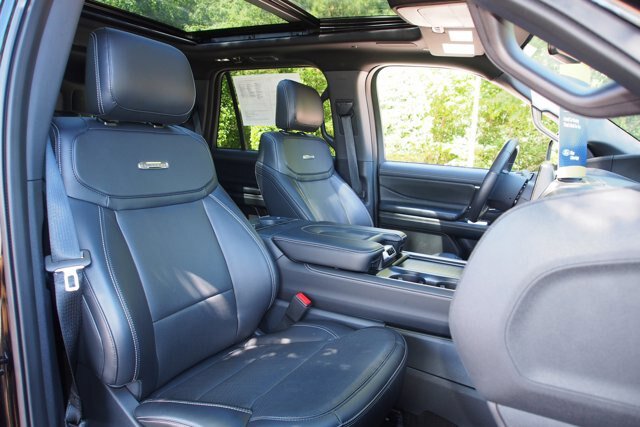 Certified 2025 Ford Expedition Platinum w/ Stealth Performance Package AWD/4WD image 11