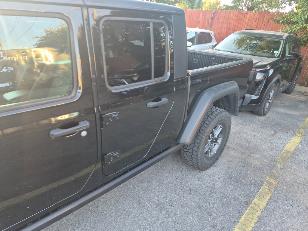 Used 2026 Jeep Gladiator Mojave AWD/4WD image 11