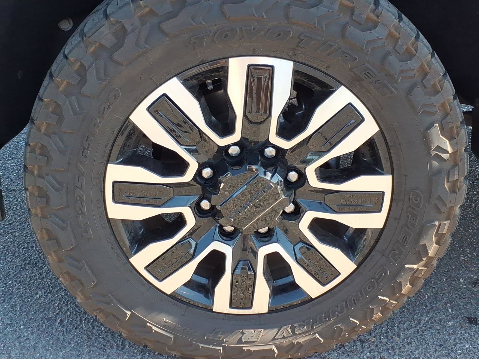 Used 2024 GMC Sierra 3500 Denali Ultimate AWD/4WD image 9