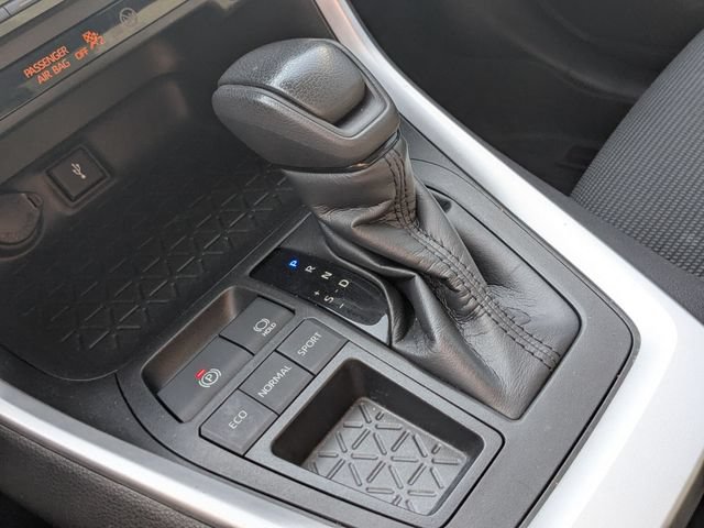 Used 2021 Toyota RAV4 LE FWD image 18