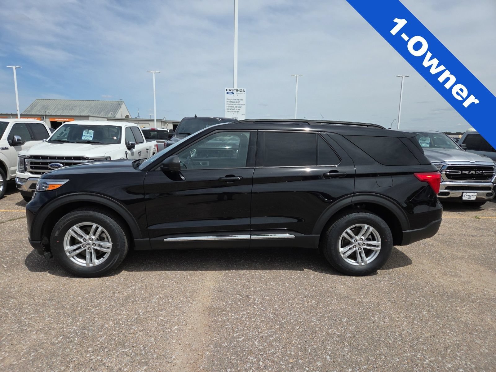 Certified 2023 Ford Explorer XLT w/ Equipment Group 202A AWD/4WD image 2