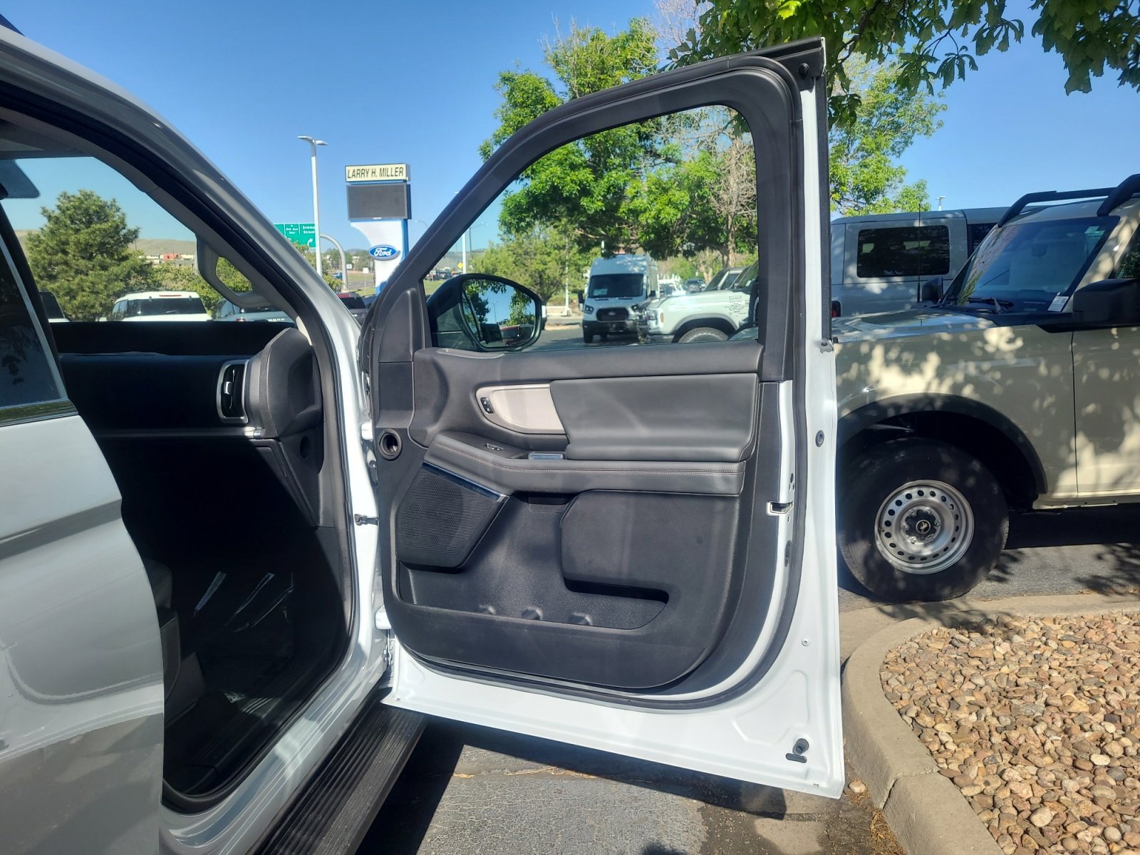 Certified 2025 Ford Expedition Active AWD/4WD image 16