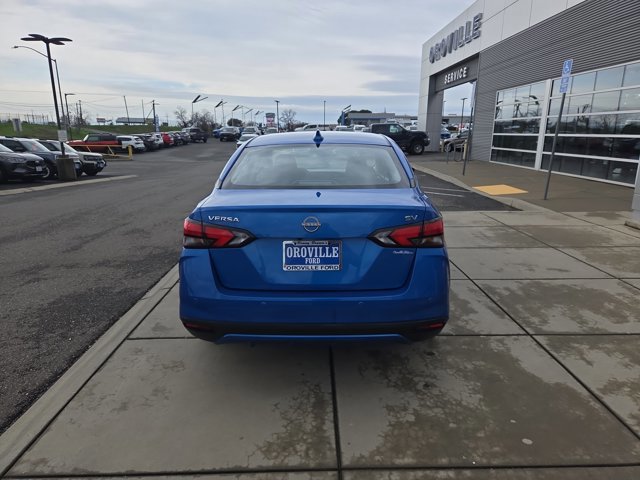 Used 2023 Nissan Versa SV image 4