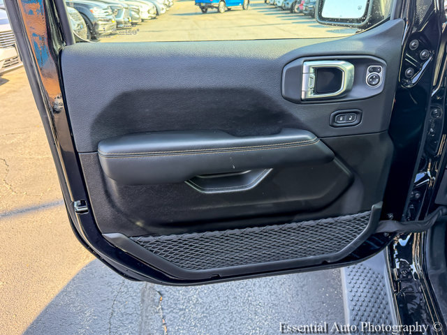 Used 2025 Jeep Wrangler Unlimited Sahara w/ Safety Group AWD/4WD image 16