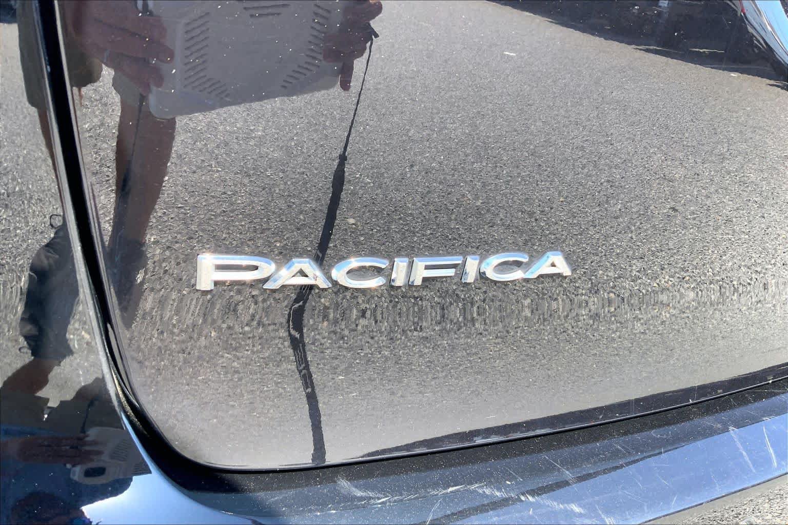 Used 2025 Chrysler Pacifica Select FWD image 10
