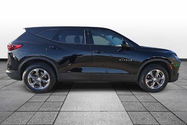 Used 2025 Chevrolet Blazer LT FWD image 4