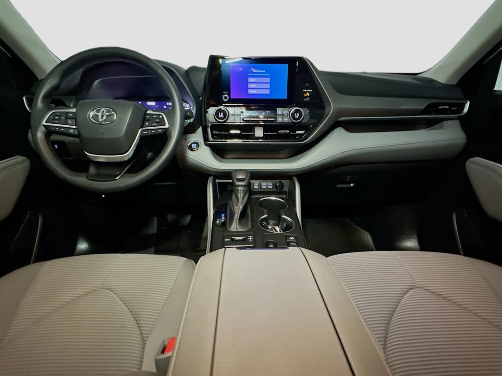 Used 2023 Toyota Highlander L AWD/4WD image 12