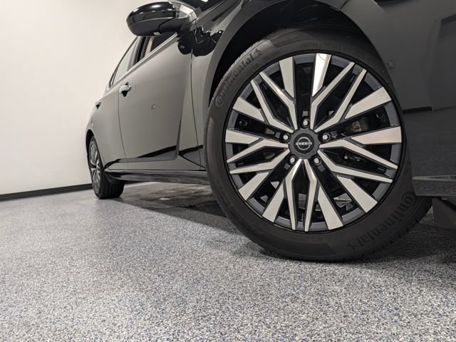 Used 2024 Nissan Altima 2.5 SV w/ SV Premium Package FWD image 2