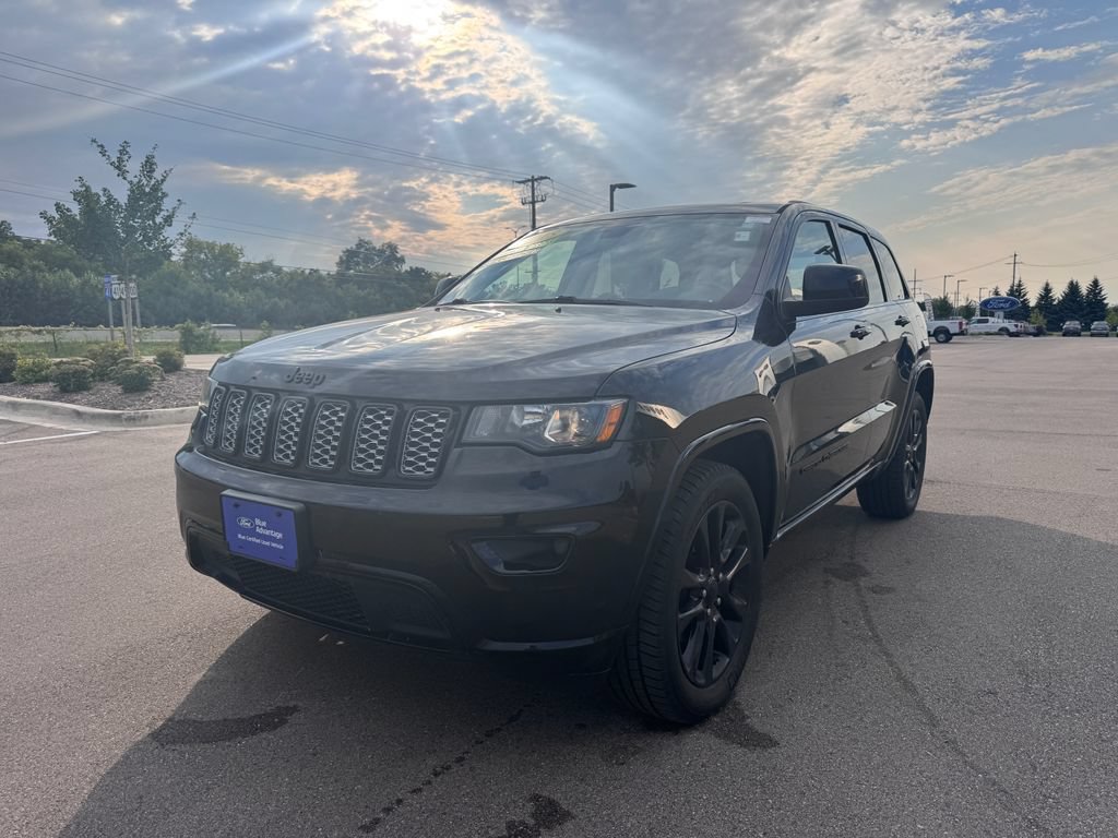 Used 2018 Jeep Grand Cherokee Altitude AWD/4WD image 3