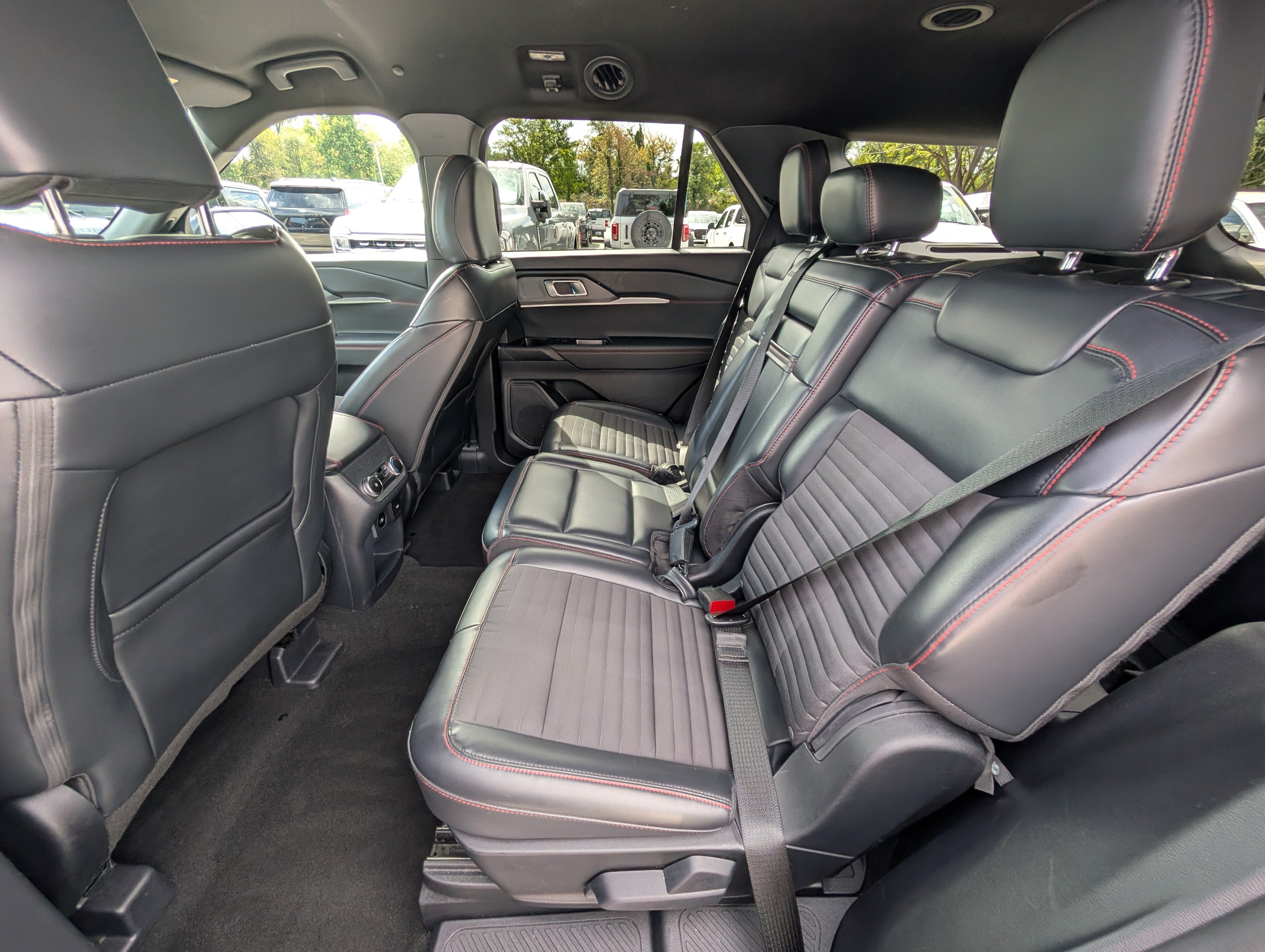 Certified 2025 Ford Explorer ST-Line w/ ST-Line Street Pack AWD/4WD image 18