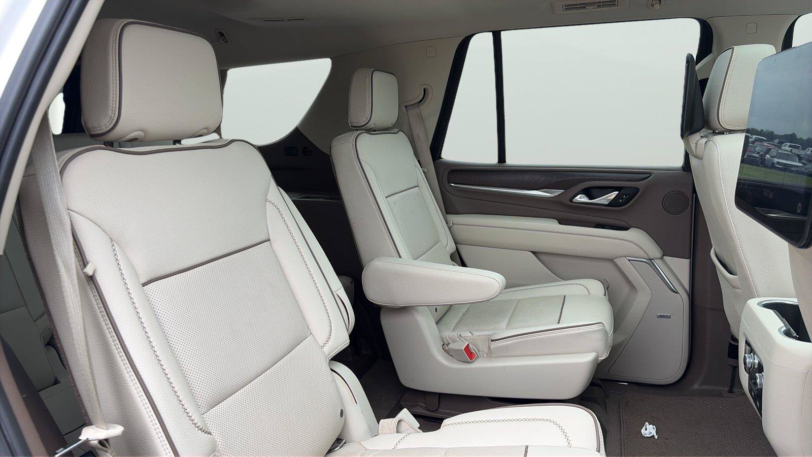 Used 2021 GMC Yukon Denali w/ Denali Premium Package AWD/4WD image 15